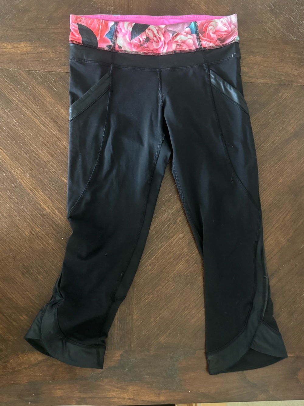 lululemon athletica vintage floral accent crop Women's Leggings